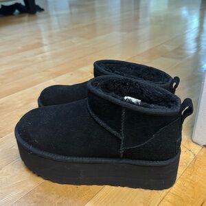 Ugg platform size 8 black